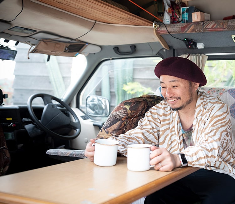 vol.9 こだわりのキャンピングカーで香りを連れて旅に出る