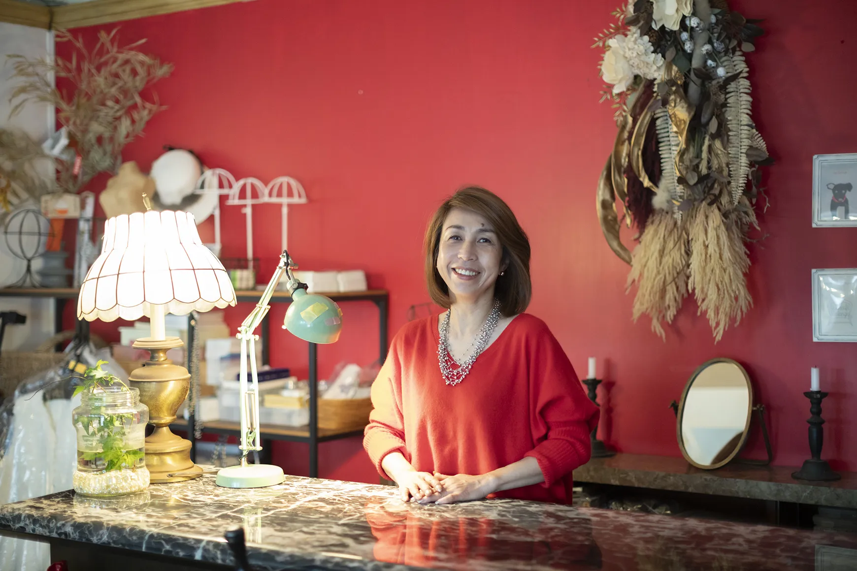 ベルギーの香りを編み込んで紡ぐ。手作りのアクセサリーと、マダムたちの憩いのサロン