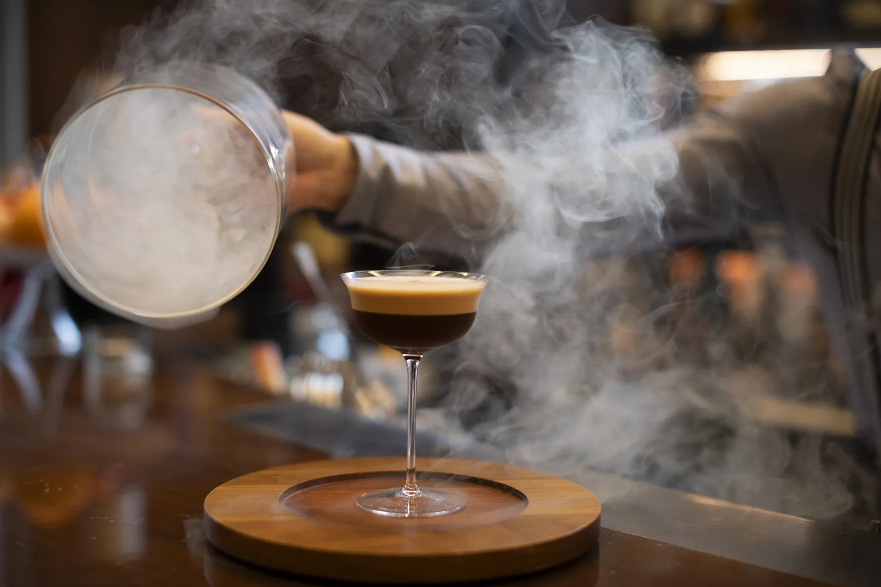 バッハの愛したコーヒーの香りをカクテルにして。繊細な味と香りの物語が楽しめるホテルのバーへ