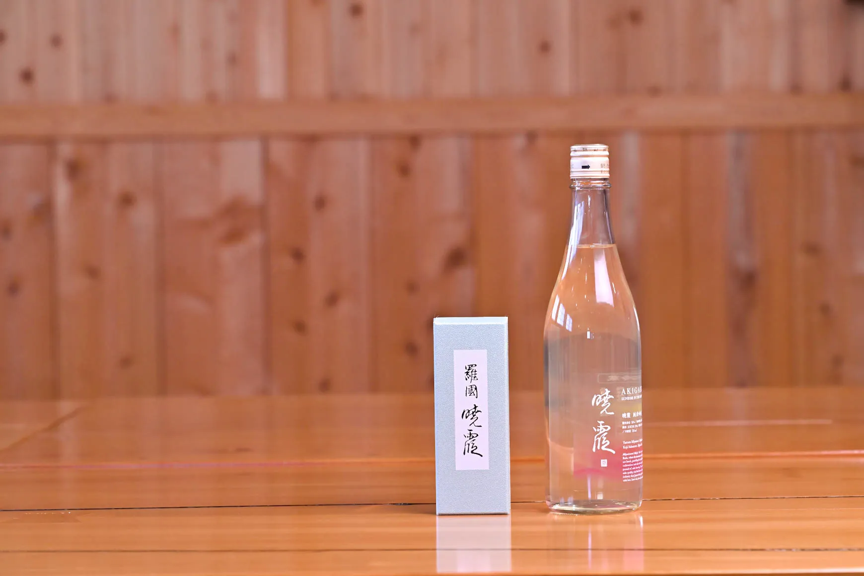 ひと口の酒に香りの旅を。宮泉銘醸と日本香堂の『暁霞』が生まれるまで